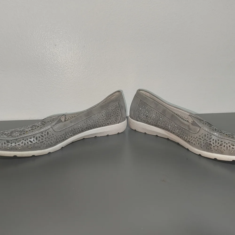 Remonte Women's Gray Perforated Flats